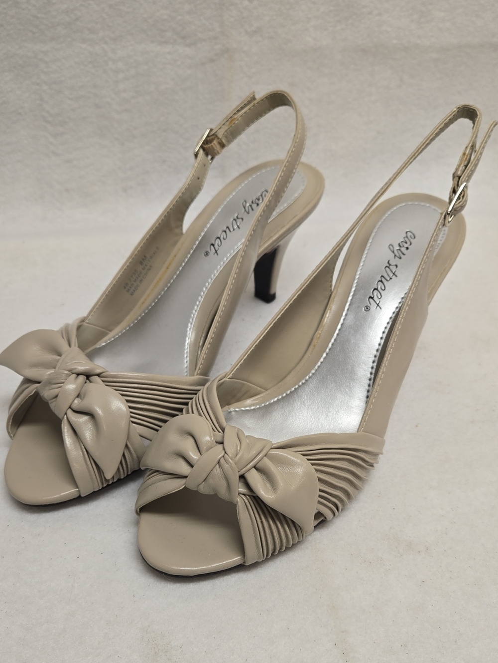 Easy Street Women's 8M Beige Knotted Slingback Heels